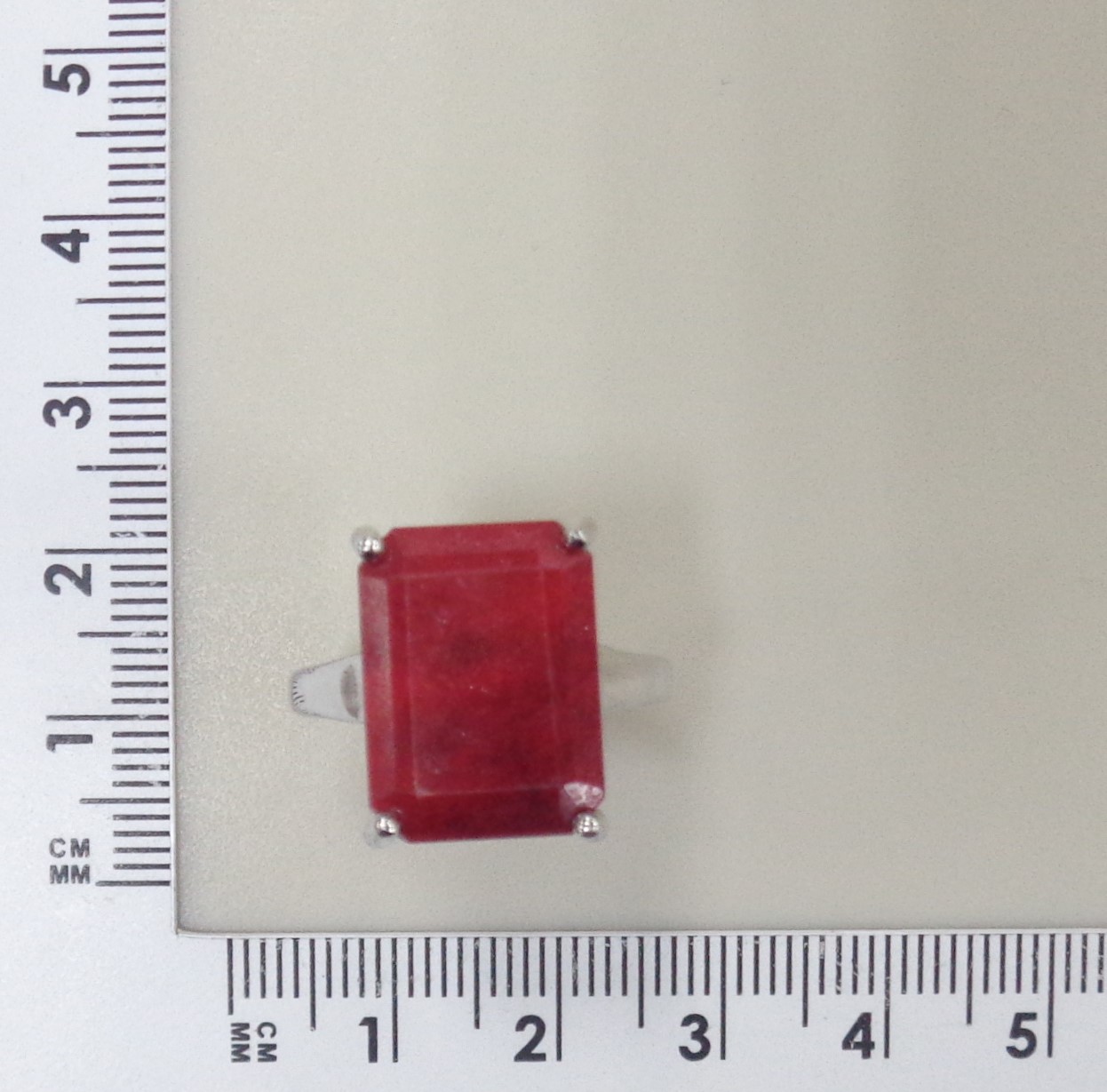 Серебряное кольцо с корундом